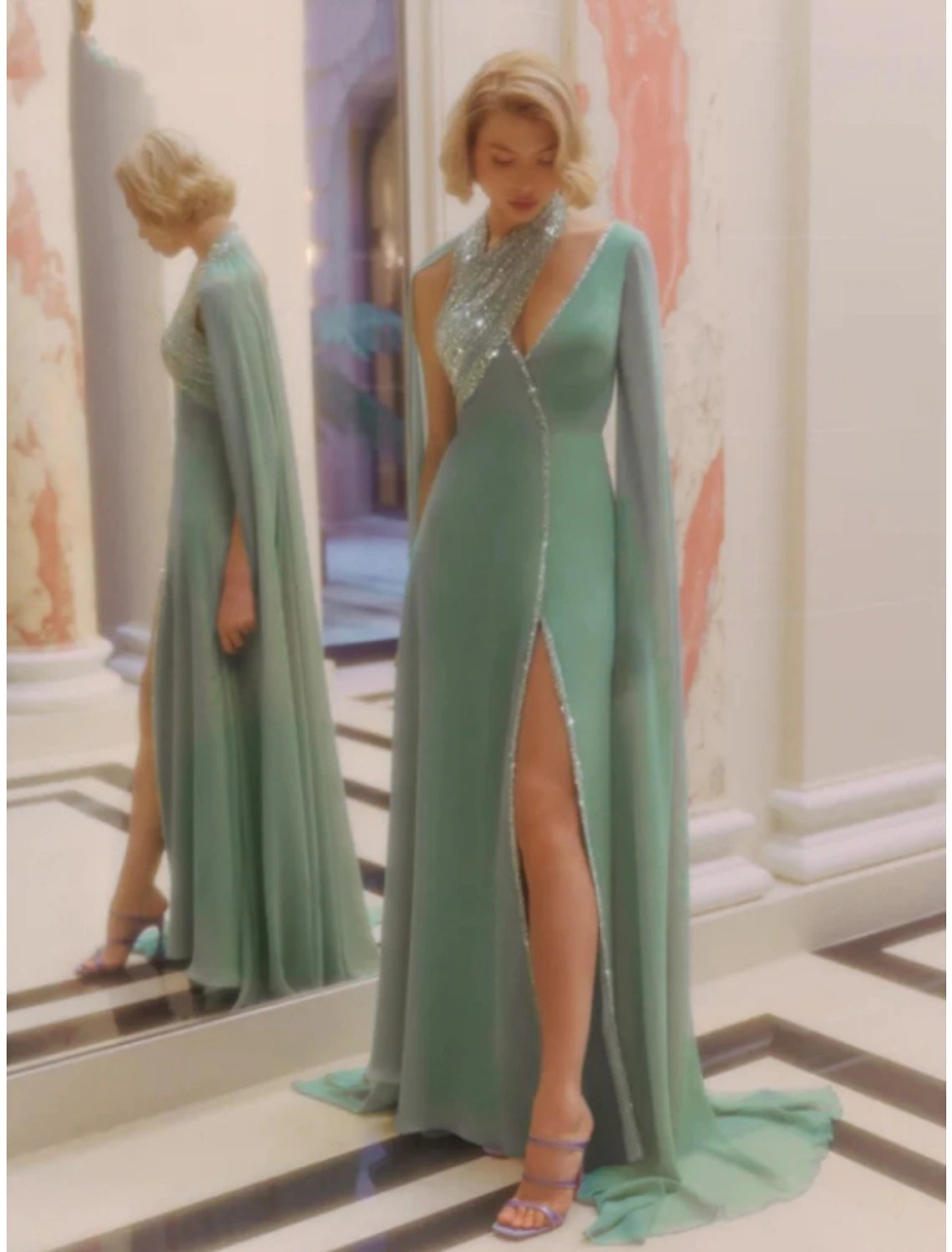 Abito da sera a trapezio, elegante, formale, con strascico, senza maniche, scollo a V, paillettes con glitter, pieghe e spacco.